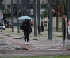 Após dias congelantes, fim de semana será chuvoso no Paraná