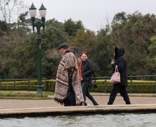 83 horas abaixo de 10°C: Curitiba chegou perto do frio recorde de 2013 nesta semana.