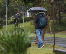 Final de semana será de chuva e ventos fortes em parte do Paraná, prevê Simepar