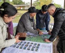 Copel apresenta a moradores da Ponta Oeste da Ilha do Mel projeto de energia solar