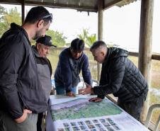 Copel apresenta a moradores da Ponta Oeste da Ilha do Mel projeto de energia solar