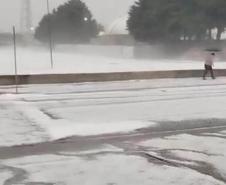 Tempestades com raios e granizo se afastam do Paraná nesta quarta, prevê Simepar