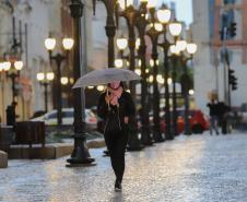Chuva e queda de temperatura: chegada de frente fria muda o tempo na metade Sul do Paraná