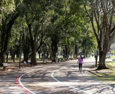 Massa de ar frio vai baixar temperaturas na terça no Paraná