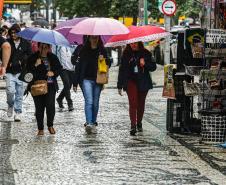 Chuva e queda de temperatura: chegada de frente fria muda o tempo na metade Sul do Paraná