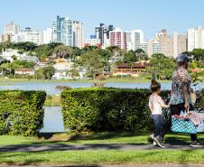 Após 2ª temperatura mais alta do ano e recordes de calor, Paraná terá nova frente fria