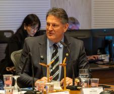 O governador Carlos Massa Ratinho Junior recebeu nesta terça-feira (7), no Palácio Iguaçu, em Curitiba, representantes da Vento Sul Energia para a entrega da Licença de Instalação (LI) do Complexo Eólico Palmas II, localizado no município de Palmas, no Sudoeste do Estado.