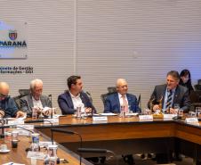 O governador Carlos Massa Ratinho Junior recebeu nesta terça-feira (7), no Palácio Iguaçu, em Curitiba, representantes da Vento Sul Energia para a entrega da Licença de Instalação (LI) do Complexo Eólico Palmas II, localizado no município de Palmas, no Sudoeste do Estado.