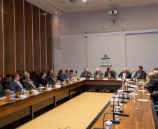 O governador Carlos Massa Ratinho Junior recebeu nesta terça-feira (7), no Palácio Iguaçu, em Curitiba, representantes da Vento Sul Energia para a entrega da Licença de Instalação (LI) do Complexo Eólico Palmas II, localizado no município de Palmas, no Sudoeste do Estado.