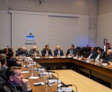 O governador Carlos Massa Ratinho Junior recebeu nesta terça-feira (7), no Palácio Iguaçu, em Curitiba, representantes da Vento Sul Energia para a entrega da Licença de Instalação (LI) do Complexo Eólico Palmas II, localizado no município de Palmas, no Sudoeste do Estado.