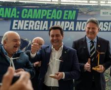 O governador Carlos Massa Ratinho Junior recebeu nesta terça-feira (7), no Palácio Iguaçu, em Curitiba, representantes da Vento Sul Energia para a entrega da Licença de Instalação (LI) do Complexo Eólico Palmas II, localizado no município de Palmas, no Sudoeste do Estado.