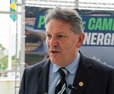 O governador Carlos Massa Ratinho Junior recebeu nesta terça-feira (7), no Palácio Iguaçu, em Curitiba, representantes da Vento Sul Energia para a entrega da Licença de Instalação (LI) do Complexo Eólico Palmas II, localizado no município de Palmas, no Sudoeste do Estado.