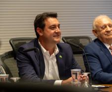 O governador Carlos Massa Ratinho Junior recebeu nesta terça-feira (7), no Palácio Iguaçu, em Curitiba, representantes da Vento Sul Energia para a entrega da Licença de Instalação (LI) do Complexo Eólico Palmas II, localizado no município de Palmas, no Sudoeste do Estado.