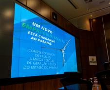 O governador Carlos Massa Ratinho Junior recebeu nesta terça-feira (7), no Palácio Iguaçu, em Curitiba, representantes da Vento Sul Energia para a entrega da Licença de Instalação (LI) do Complexo Eólico Palmas II, localizado no município de Palmas, no Sudoeste do Estado.