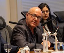 O governador Carlos Massa Ratinho Junior recebeu nesta terça-feira (7), no Palácio Iguaçu, em Curitiba, representantes da Vento Sul Energia para a entrega da Licença de Instalação (LI) do Complexo Eólico Palmas II, localizado no município de Palmas, no Sudoeste do Estado.