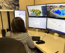 Dia do Meteorologista: saiba como profissionais do Simepar fazem a previsão do tempo