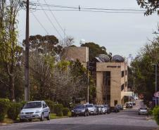 Frente fria e sistema de baixa pressão deixam a semana chuvosa no Paraná