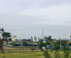 Frente fria e sistema de baixa pressão deixam a semana chuvosa no Paraná