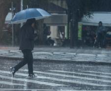 Tornados, supercélulas ou microexplosões: Simepar explica fenômenos na primavera