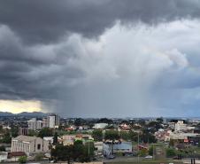 Tornados, supercélulas ou microexplosões: Simepar explica fenômenos na primavera