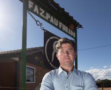 A Fazenda Pau Furado, localizada em Teixeira Soares, nos Campos Gerais, possui a certificação internacional RTRS.