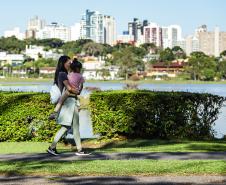 Após frente fria com chuva e ventos de 80km/h, semana vai terminar com sol no Paraná