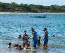 Fim de semana típico de verão: Litoral terá temperaturas acima de 30°C e chuva à tarde