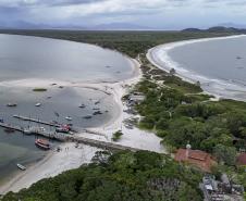 Com saneamento e inovações no acesso, Ilha do Mel ganha mais turistas e já projeta o futuro