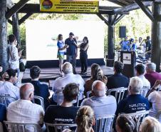 Governo entrega praça de alimentação e regularização fundiária para famílias da Ilha do Mel