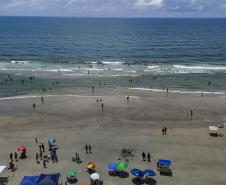 Fim de semana típico de verão: Litoral terá temperaturas acima de 30°C e chuva à tarde