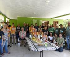 “Um dia no viveiro” mobiliza comunidade litorânea para a educação ambiental 