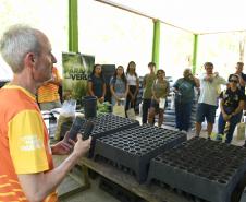 “Um dia no viveiro” mobiliza comunidade litorânea para a educação ambiental 