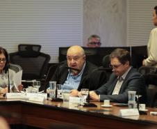 O Governo do Estado, o Ministério Público do Paraná (MPPR) e a Klabin firmaram nesta sexta-feira (27) um acordo para a ampliação do Parque Estadual do Guartelá, em Tibagi, e novos investimentos que, na soma, totalizam R$ 233 milhões em ações ambientais e sociais também em Telêmaco Borba, na região dos Campos Gerais. O pacote ainda prevê um conjunto de iniciativas estruturadas para contribuir com a conservação da biodiversidade, o fortalecimento das políticas públicas locais e a melhoria da qualidade de vid