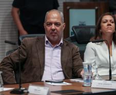 O Governo do Estado, o Ministério Público do Paraná (MPPR) e a Klabin firmaram nesta sexta-feira (27) um acordo para a ampliação do Parque Estadual do Guartelá, em Tibagi, e novos investimentos que, na soma, totalizam R$ 233 milhões em ações ambientais e sociais também em Telêmaco Borba, na região dos Campos Gerais. O pacote ainda prevê um conjunto de iniciativas estruturadas para contribuir com a conservação da biodiversidade, o fortalecimento das políticas públicas locais e a melhoria da qualidade de vid