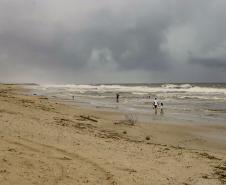 Tempestades com altos volumes de chuva atingem o Paraná no fim de semana, prevê o Simepar 