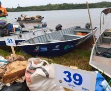 Mutirão recolhe 136 quilos de lixo do lago do Baixo Iguaçu, em Capitão Leônidas Marques