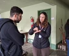 Um dia no viveiro: estudantes da UFPR conhecem viveiro do IAT em São José dos Pinhais
