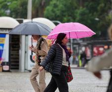 Tempestades se afastam do Paraná