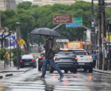 Chuva volumosa faz 16 cidades paranaenses atingirem a média do mês em 12 dias