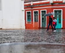 Paraná terá fim de semana cinzento com risco de tempestades, prevê Simepar
