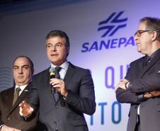 O governador Beto Richa participou nesta segunda-feira (26), no Museu Oscar Niemeyer, em Curitiba, do lançamento da nova etapa da campanha Se ligue nessa ideia, Sem óleo na Rede, criada pela Sanepar. O objetivo é conscientizar a população paranaense a não jogar o óleo usado na rede de esgoto.Curitiba, 26/06/2017.Foto: Arnaldo Alves/ANPr