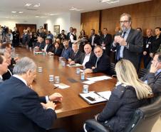 O Governo do Paraná vai recompensar os proprietários de imóveis urbanos ou rurais para que protejam as áreas naturais situadas em suas propriedades. A governadora Cida Borghetti lançou nesta quarta-feira (27) o projeto de Pagamento de Serviços Ambientais (PSA), que vai conceder incentivos econômicos para quem conservar estas áreas.Curitiba, 27/06/2018.Foto: José Fernando Ogura/ANPr