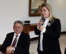 Governadora Cida Borghetti assina o decreto que regulamenta a lei estadual 18.295, de 2014. A medida dispõe sobre formas, prazos e procedimentos para a regularização ambiental de propriedades rurais, e atende dispositivos da lei federal 12.651, que estabeleceu o Novo Código Florestal brasileiro.  -   Curitiba, 29/10/2018   -  Foto: Jonas Oliveira/Governadoria