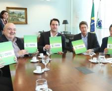 Paraná recebe programa nacional que busca acabar com lixões
