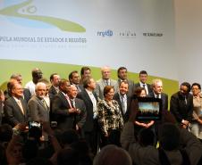 O secretário estadual do Meio Ambiente e Recursos Hídricos, Jonel Iurk, afirmou nesta terça-feira (19/06), no Rio de Janeiro, que o governo paranaense tem como meta recuperar até um milhão de hectares de florestas nativas nos próximos 20 anos. Ele destacou que o Estado vem adotando medidas inovadoras para a conservação das riquezas naturais e que o trabalho foi reforçado com o lançamento do programa Bioclima Paraná.