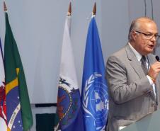 O secretário estadual do Meio Ambiente e Recursos Hídricos, Jonel Iurk, afirmou nesta terça-feira (19/06), no Rio de Janeiro, que o governo paranaense tem como meta recuperar até um milhão de hectares de florestas nativas nos próximos 20 anos. Ele destacou que o Estado vem adotando medidas inovadoras para a conservação das riquezas naturais e que o trabalho foi reforçado com o lançamento do programa Bioclima Paraná