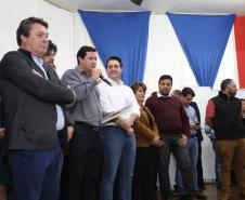 Mais 56 famílias recebem títulos de propriedade de seus imóveis
