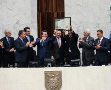 Governador participa de homenagem a Oriovisto Guimarães