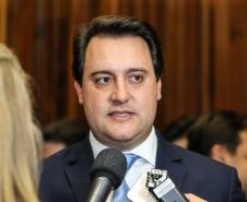 Governador participa de homenagem a Oriovisto Guimarães