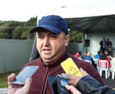 Governo entrega documentos para regularizar pequenas propriedades rurais de Piraquara